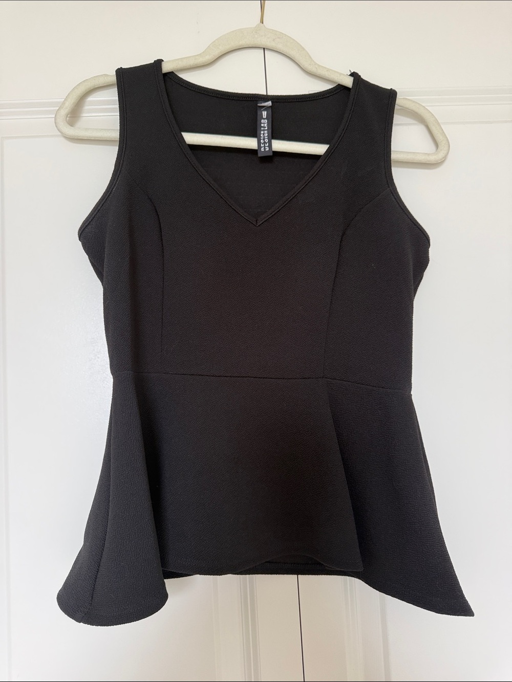 Design Lab Lord & Taylor Black V-Neck Peplum Tank